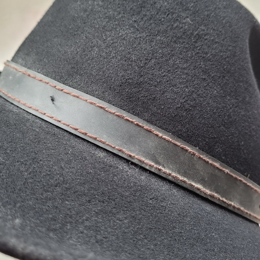 Before and after brushing the dust deposits from the hat band