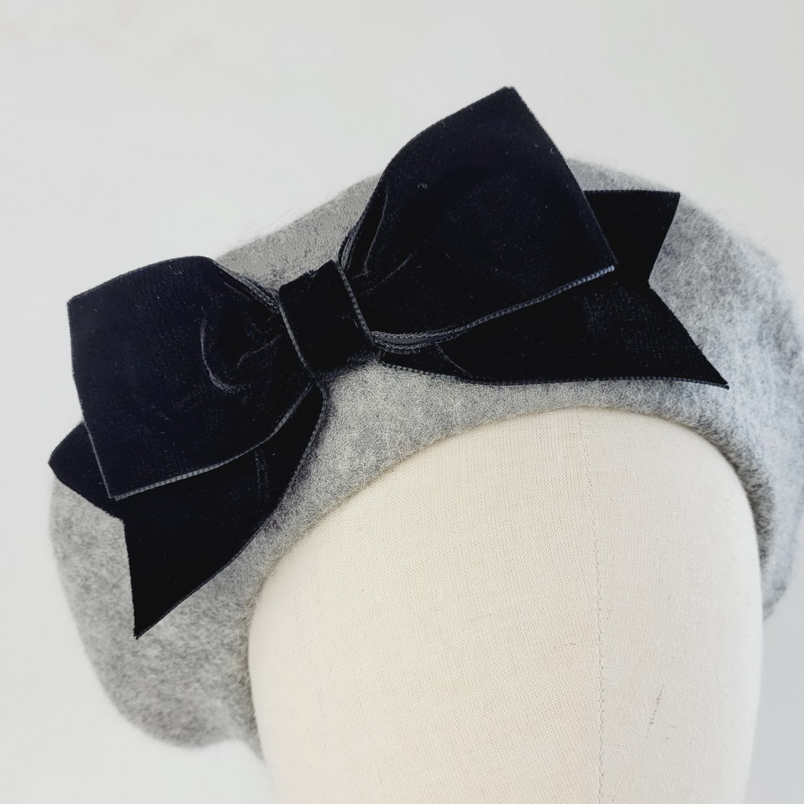 Grey wool winter hat with bow